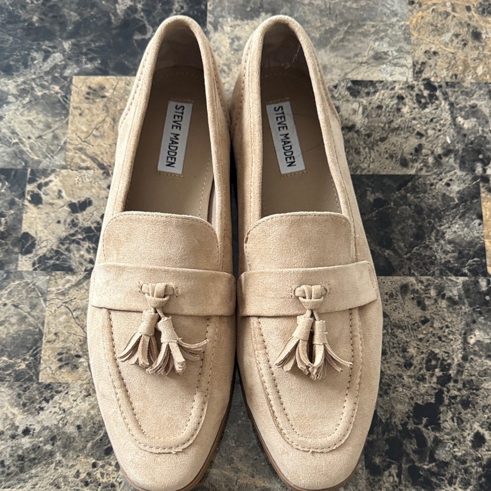 Steve Madden Beige Suede Tassel Loafers (Women’s )